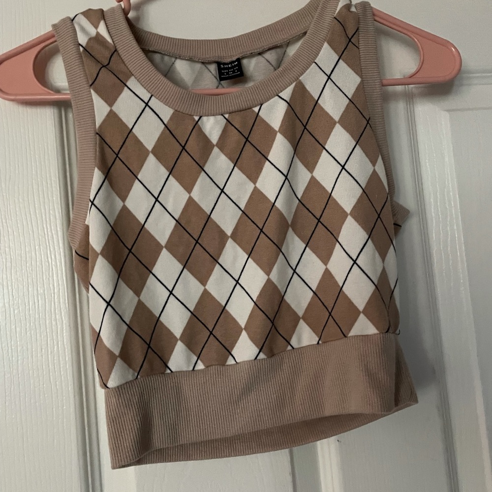 3 argyle pattern tank top